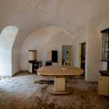 A completare il quadro c'� un arredamento di scarsa qualit�...